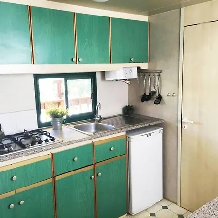 Ein Grosses Mobilheim Auf Einem Campingplatz Nahe Dem Meer Und Dem Badeort - B59772 Apartment *
